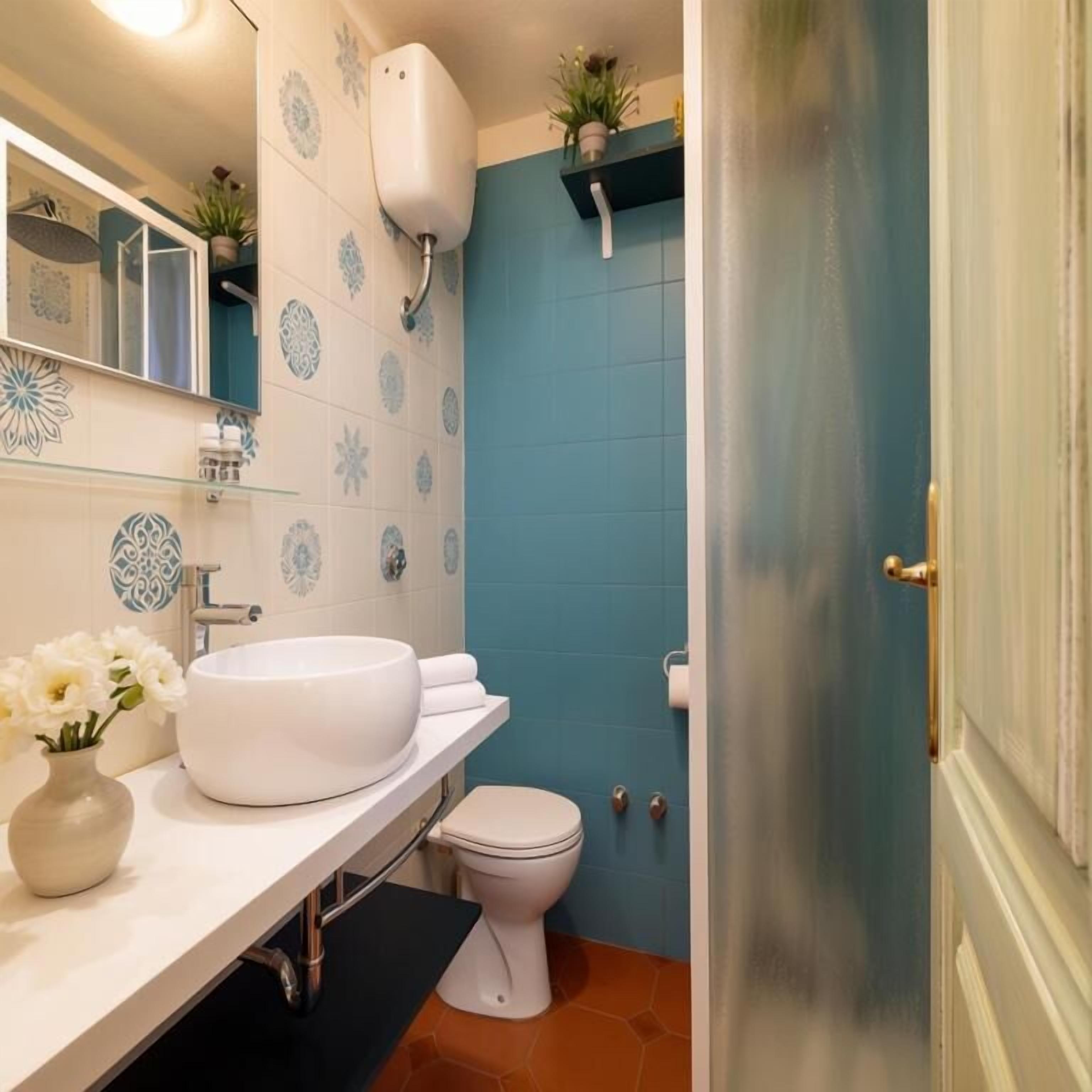 Deluxe Double Room, Sea View | Bathroom | Hair dryer, slippers, towels, soap