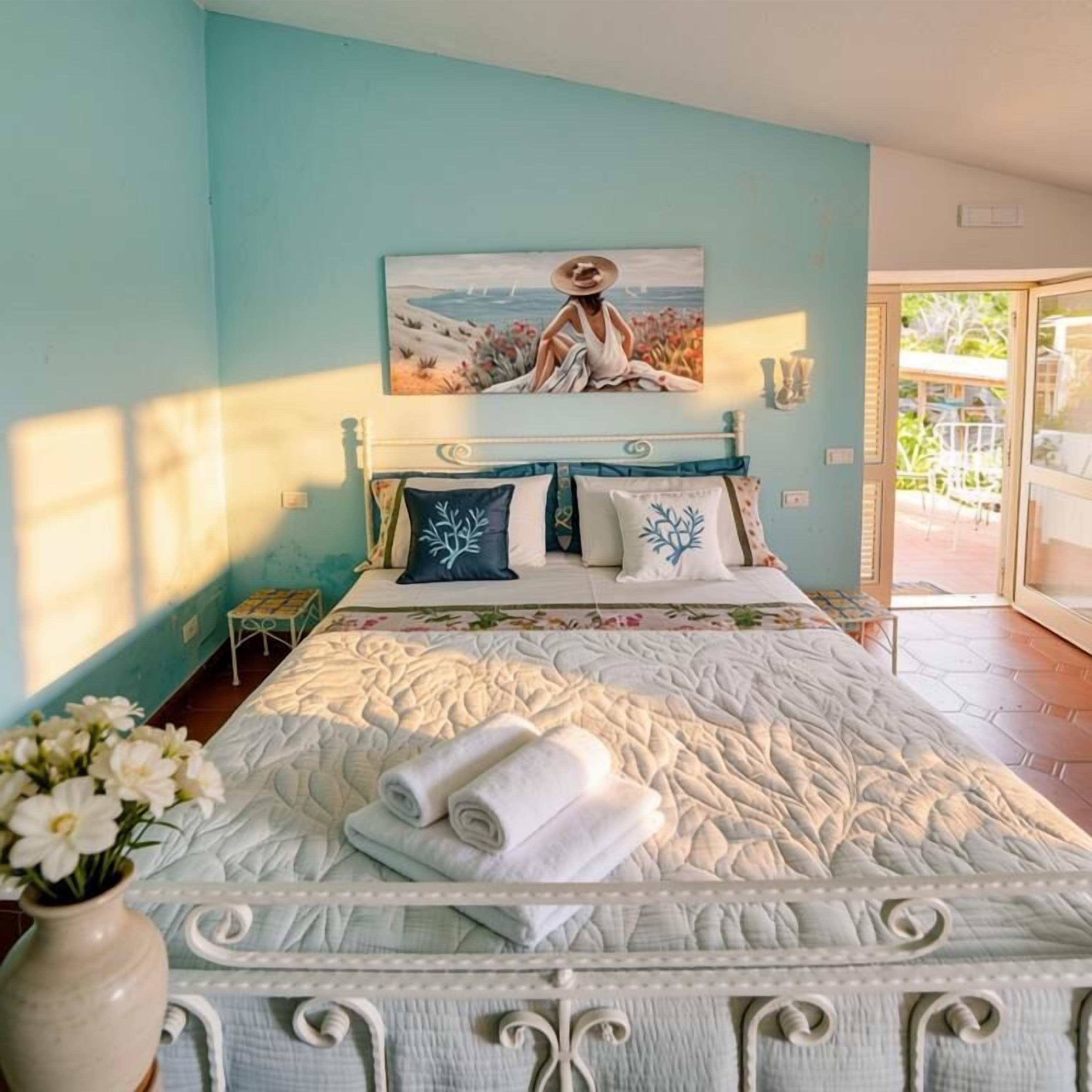 Luxury Double Room, Sea View | Iron/ironing board, free WiFi