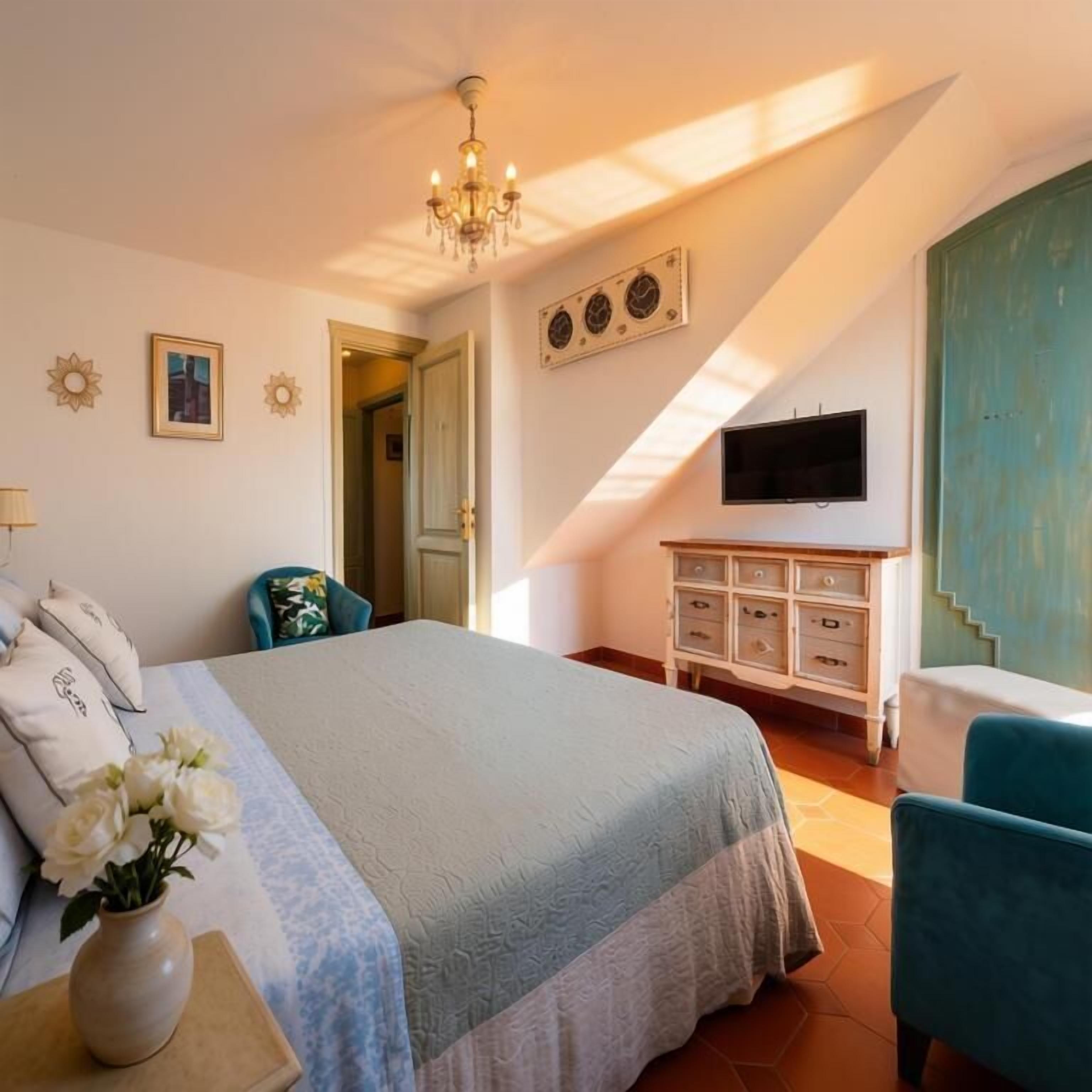 Deluxe Double Room, Sea View | Iron/ironing board, WiFi (free)