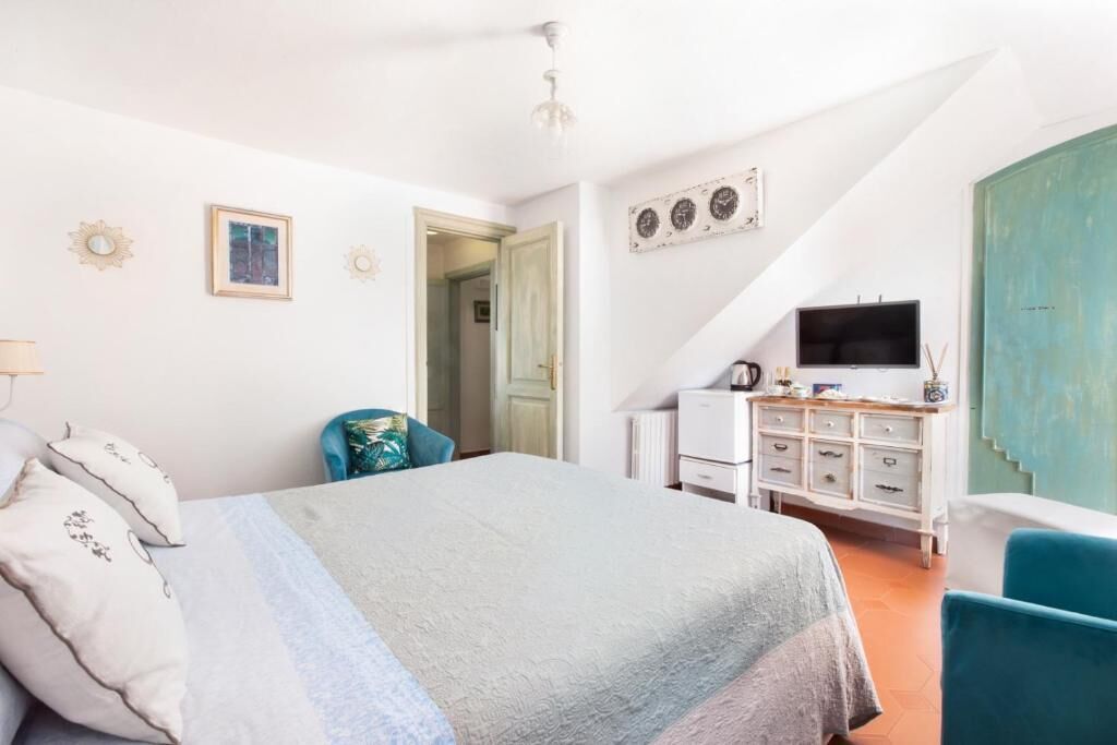 Habitación doble Deluxe, vista al mar | Tabla de planchar con plancha y wifi gratis 