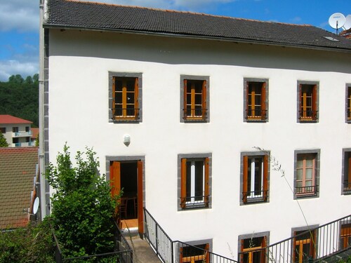 Appartement 'Jusqu'à 8 Couchages' avec Terrasse Privée et Jardin Commun