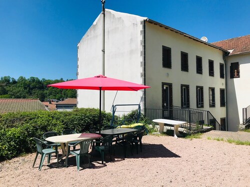 Apartment 'Jusqu'a 8 Couchages' with Private Terrace and Shared Garden
