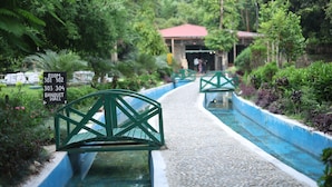 2 piscinas techadas, una piscina al aire libre