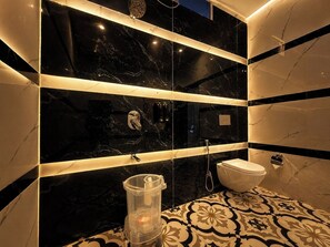 Luxury Studio Suite, Balcony | Bathroom | Shower, hair dryer, slippers, towels - Corbett  River Heart  Resort (Ramnagar)