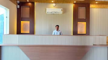 Luxury Studio Suite, Balcony | Lobby