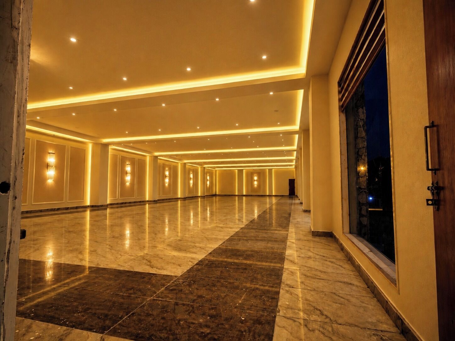 Luxury Studio Suite, Balcony | Interior