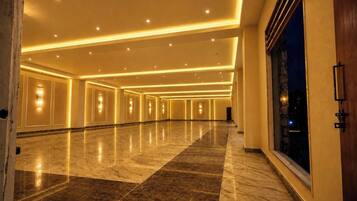 Luxury Studio Suite, Balcony | Interior