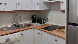 Private kitchen - Apartment 'Playa A Los Pies Del Castillo' with Sea View, Wi-Fi and Air Conditioning (Cullera)