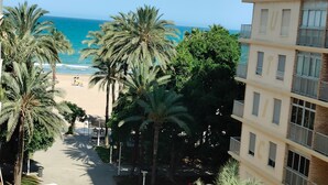 Beach - Apartment 'Playa A Los Pies Del Castillo' with Sea View, Wi-Fi and Air Conditioning (Cullera)