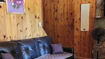 Room, 1 Bedroom | Living room