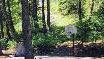 Room, 1 Bedroom | Property grounds