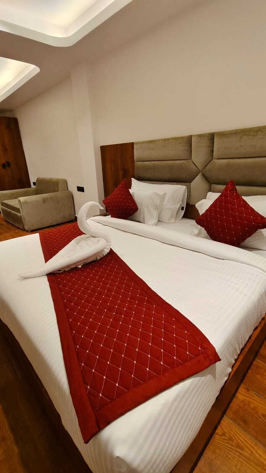 Luxury Double Room, 1 King Bed, Balcony, City View | Egyptian cotton sheets, premium bedding, in-room safe, desk