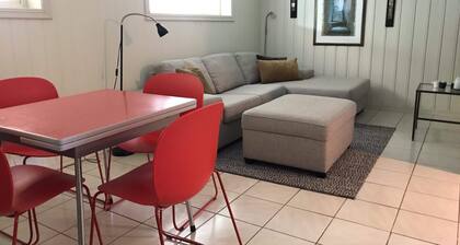 Basement apartment near downtown, the hospital, and the college. Parking.