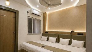Luxury Quadruple Room, Balcony - New Skyrooms (Varanasi)