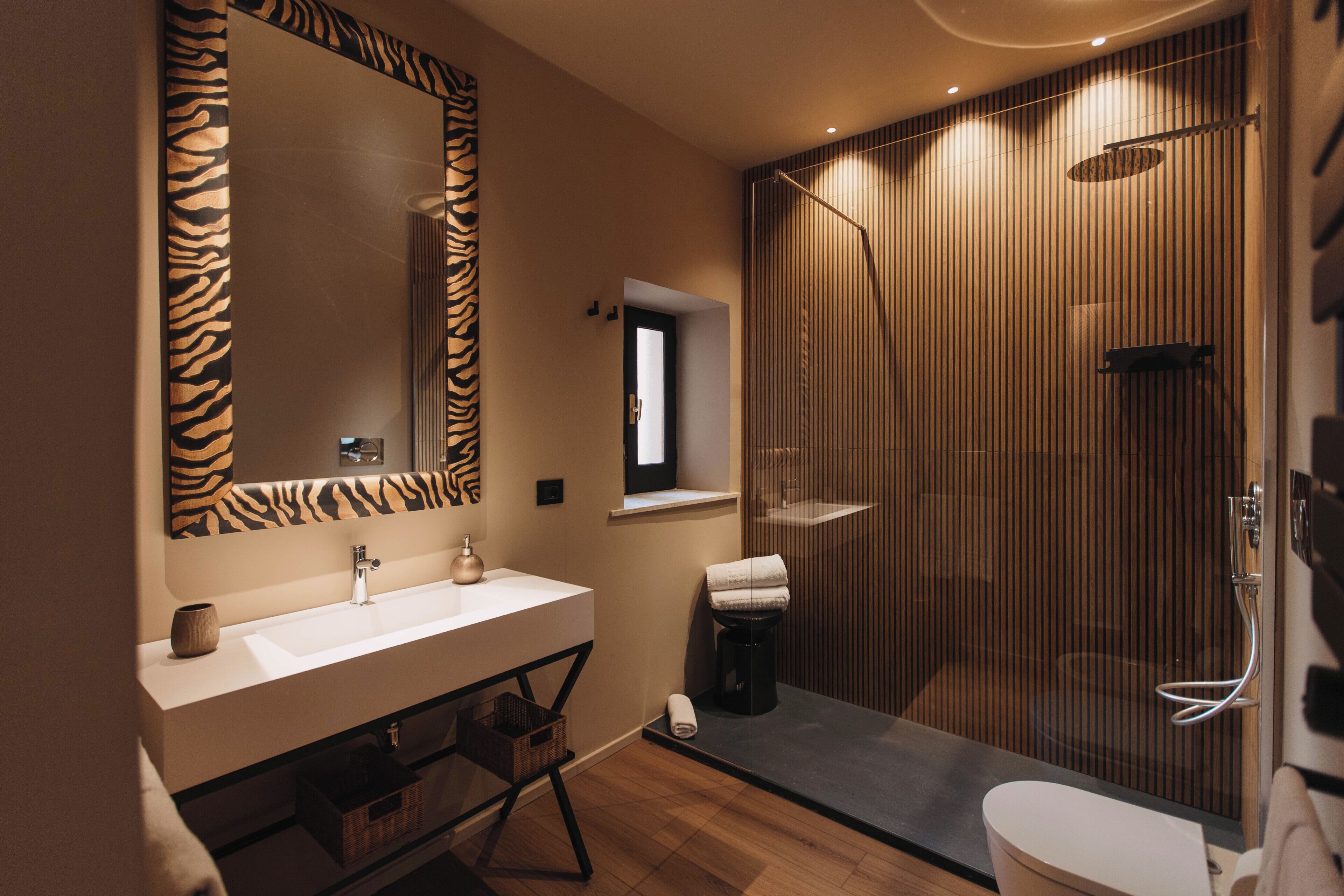Superior Room, Courtyard View | Bathroom | Shower, hair dryer, towels, soap