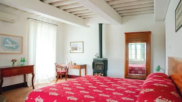 Classic Double Room | Iron/ironing board, free WiFi