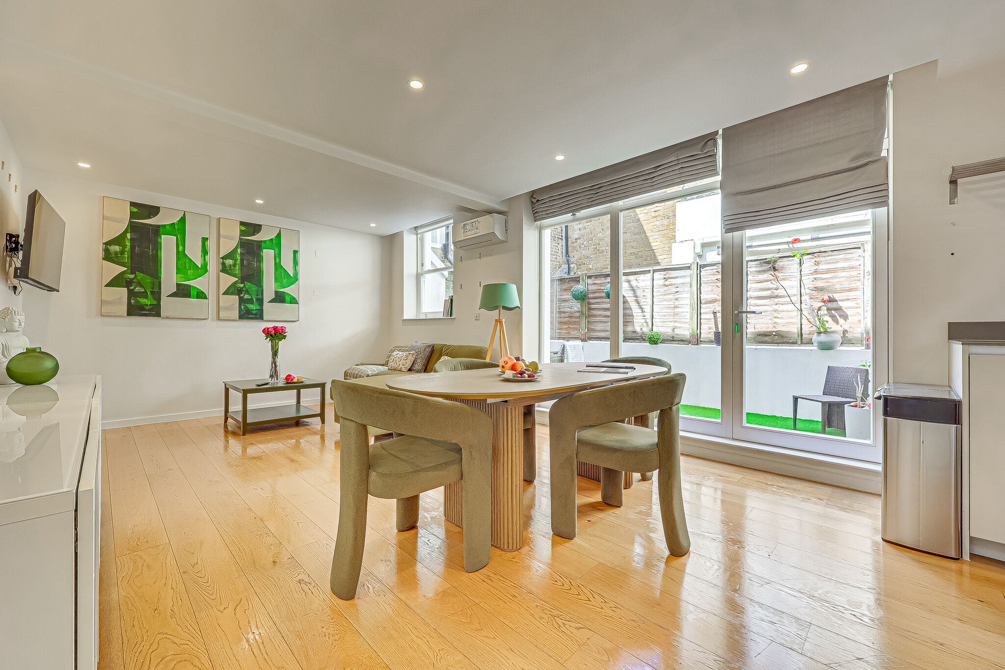 Appartement, salle de bain attenante (LG Two-Bedroom) | Bar-salon