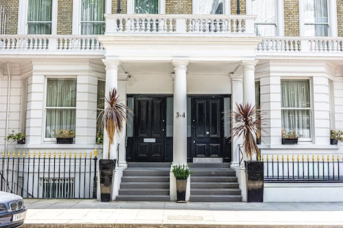 Gloucester Road Apartments by DMONTRIO