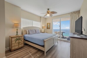 Room - Splash 1507W Oceanfront Retreat! Free Beach Service Sleeps 10 (Panama City Beach)