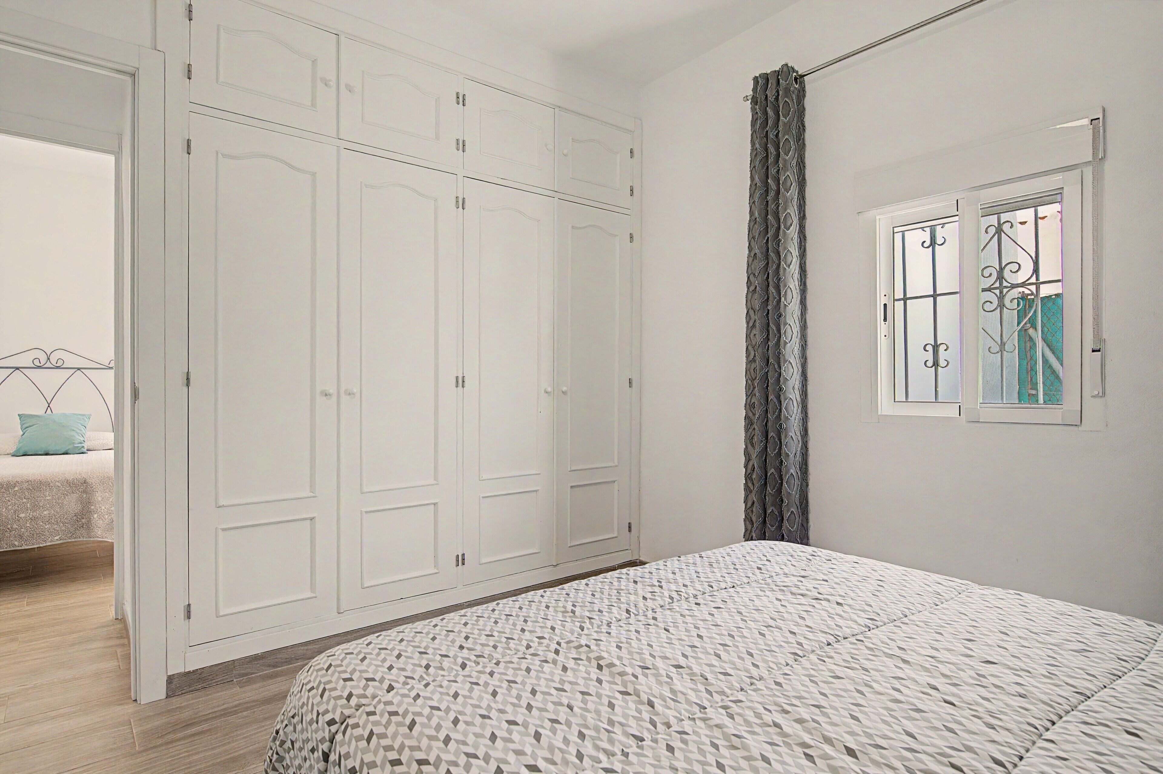 3 chambres, fer et planche à repasser, Wi-Fi, draps fournis