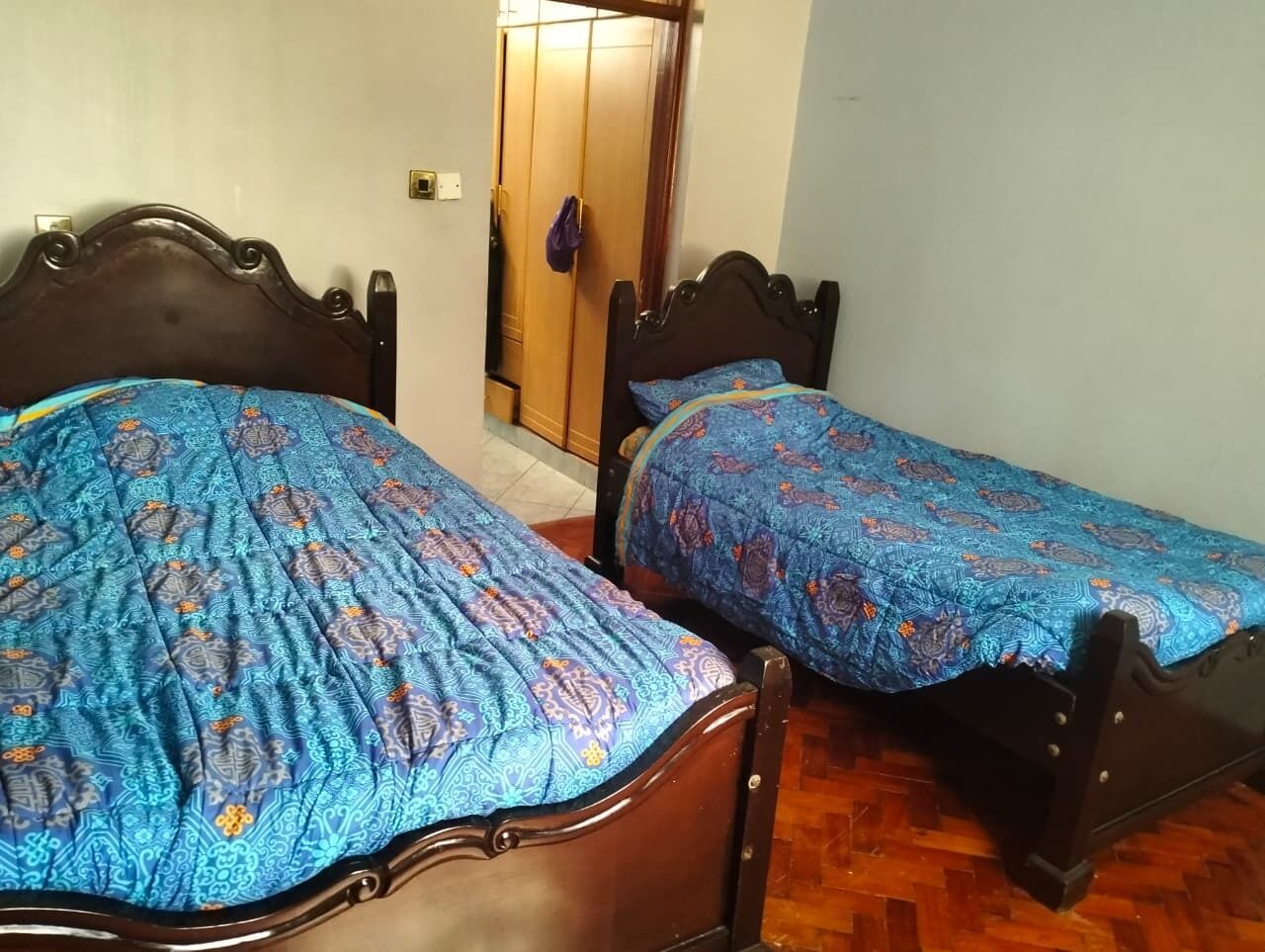4 bedrooms, iron/ironing board, internet, bed sheets