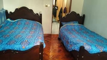 4 bedrooms, iron/ironing board, internet, bed sheets