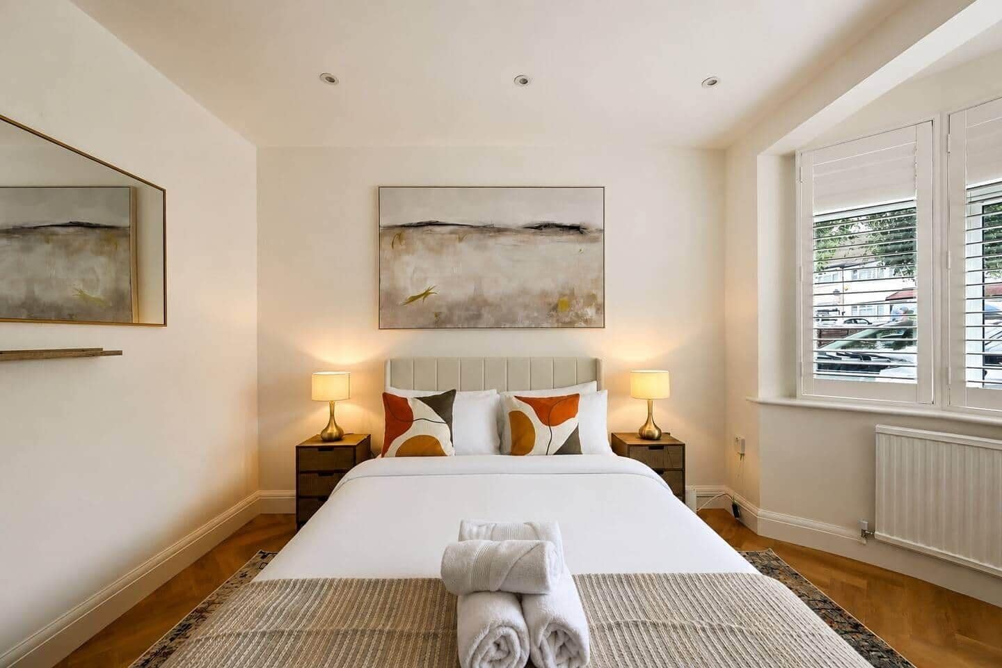 5 bedrooms, iron/ironing board, WiFi, bed sheets