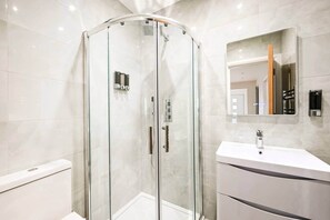 Secadora de cabello y bidet 