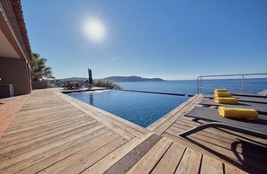 Pool - Beachfront 4-bedroom Villa Calvi (Calvi)