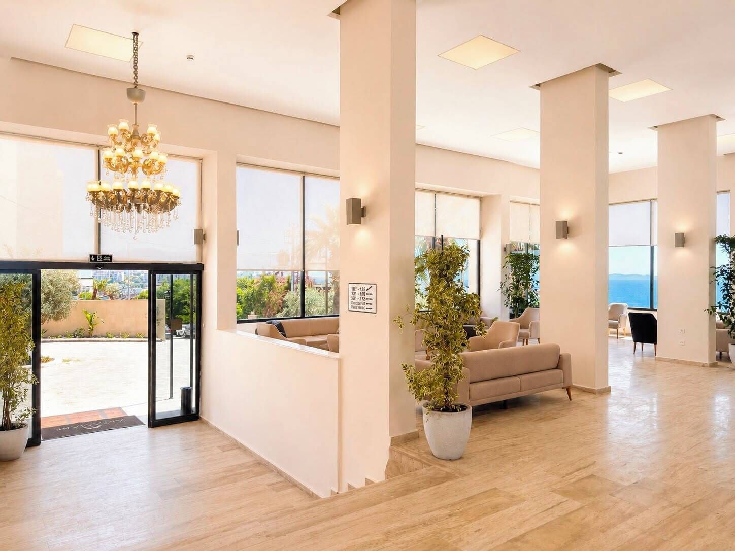 3 bars/lounges