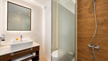 Family Loft, Balcony, Sea View | Bilik Mandi | Pancuran mandi, hulu semburan mandi hujan, pengering rambut