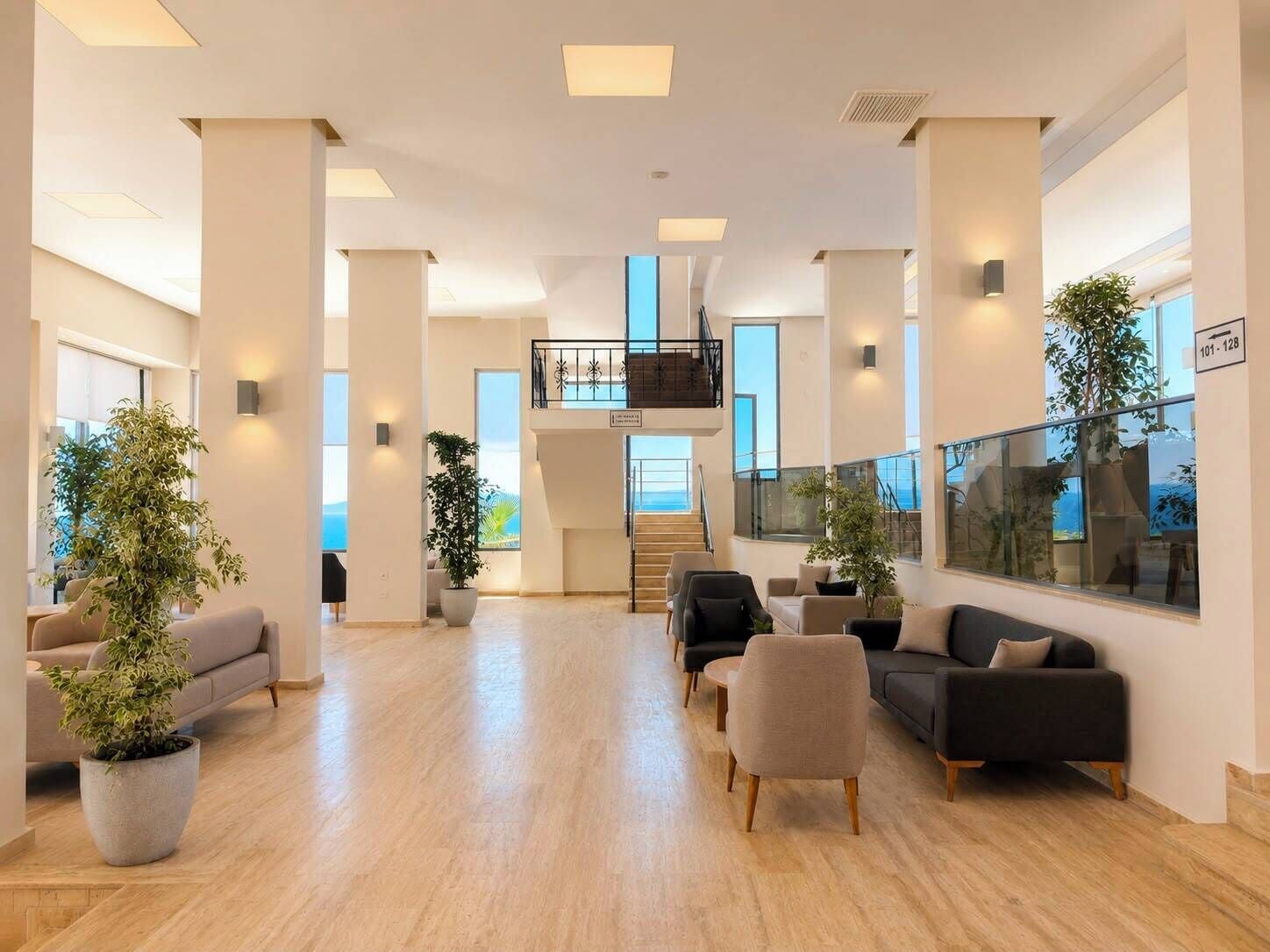 3 bars/lounges