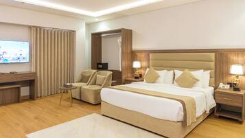 Double Room | In-room safe, iron/ironing board (on request), WiFi (free), bed sheets