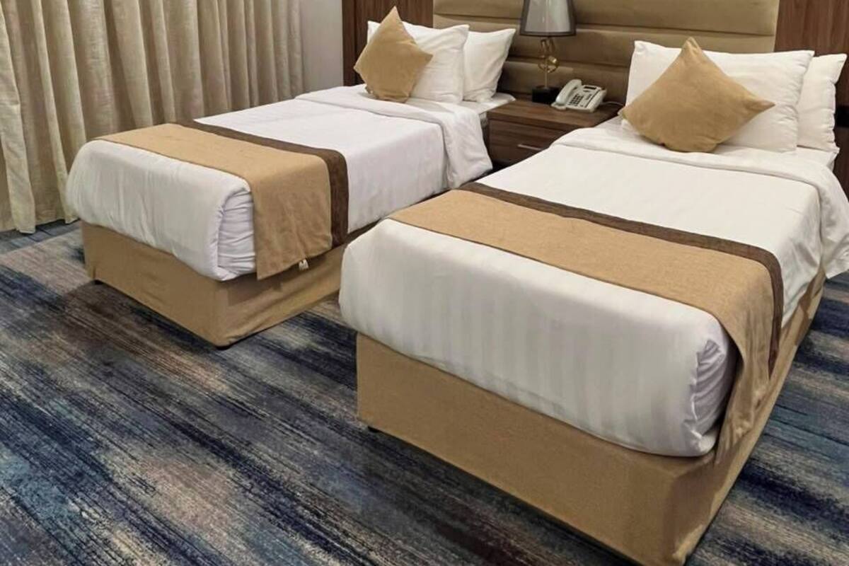 Double Room | In-room safe, iron/ironing board (on request), WiFi (free), bed sheets