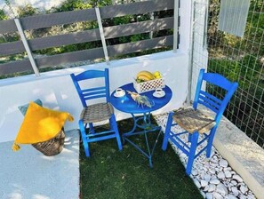 Outdoor dining - Junior Suite with Balcony & Infinity Pool – Sea Views Steps from the Beach (Sozopoli)