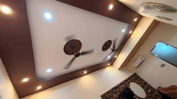 Deluxe Quadruple Room | Interior