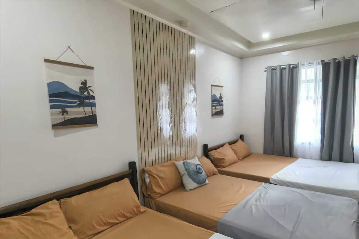 Deluxe Room | WiFi (free), bed sheets