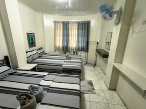 Habitación cuádruple | Wifi gratis y ropa de cama