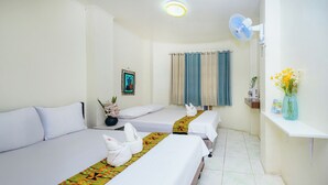 Habitación cuádruple | Wifi gratis y ropa de cama