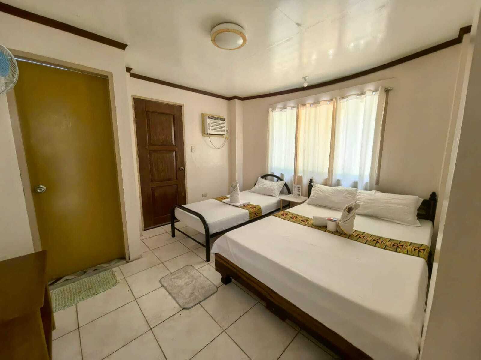 Habitación triple estándar | Wifi gratis y ropa de cama