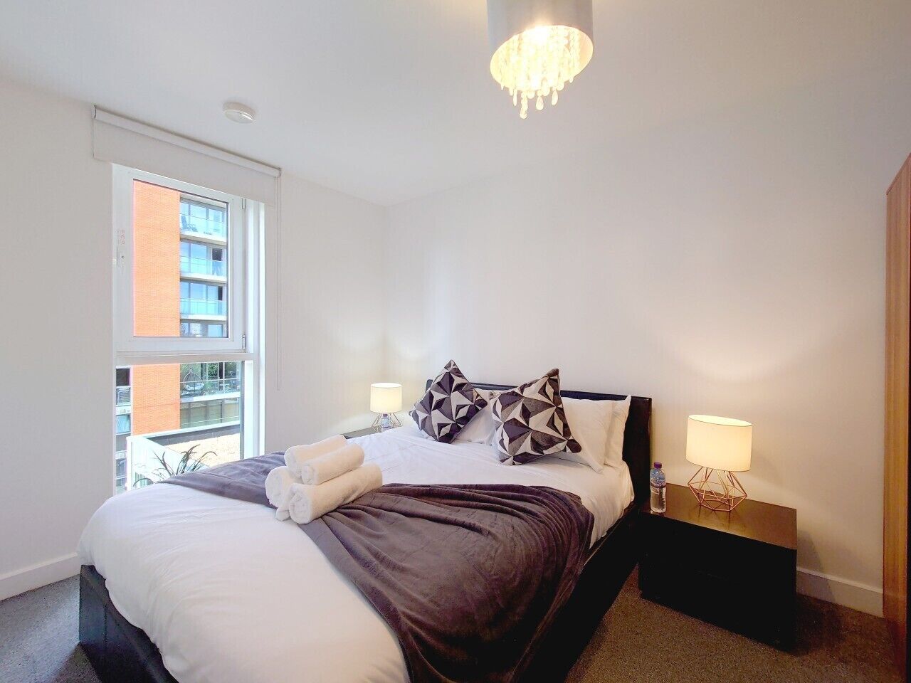 2 bedrooms, desk, iron/ironing board, WiFi