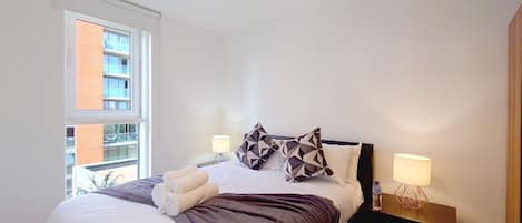 2 bedrooms, desk, iron/ironing board, WiFi