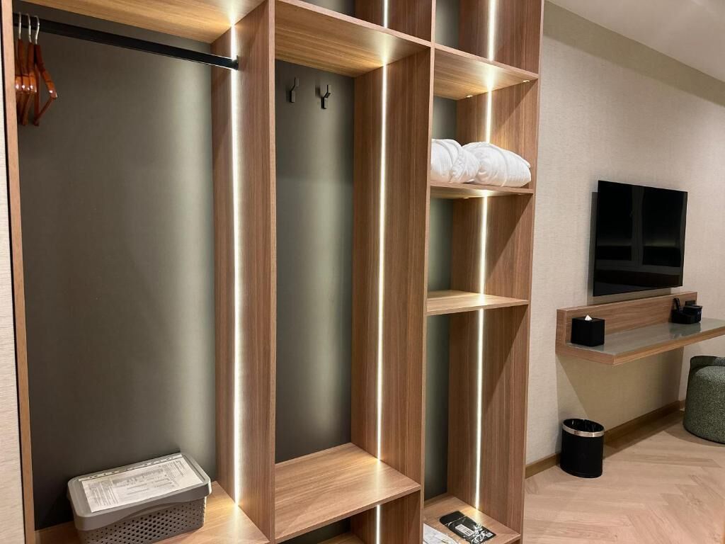 Suite junior, vistas a la ciudad | Interior