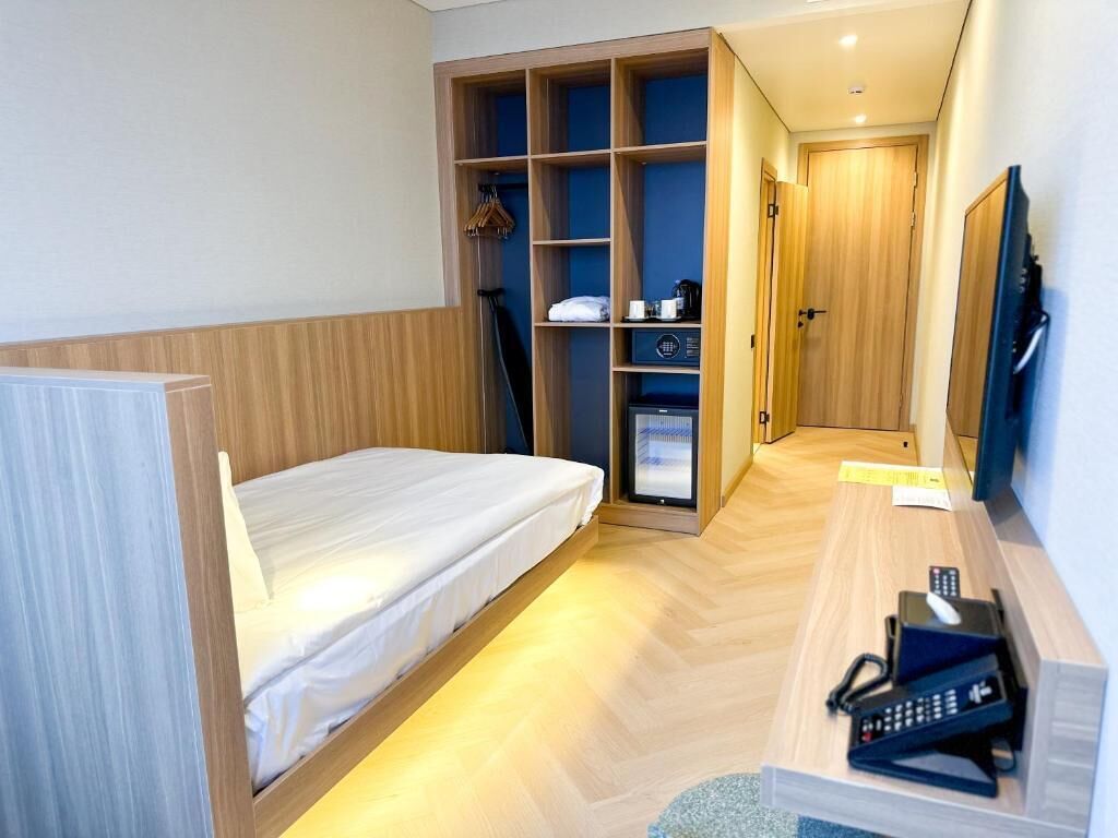 Standard Single Room, City View | Peti besi dalam bilik, seterika/papan seterika, Wi-fi percuma 