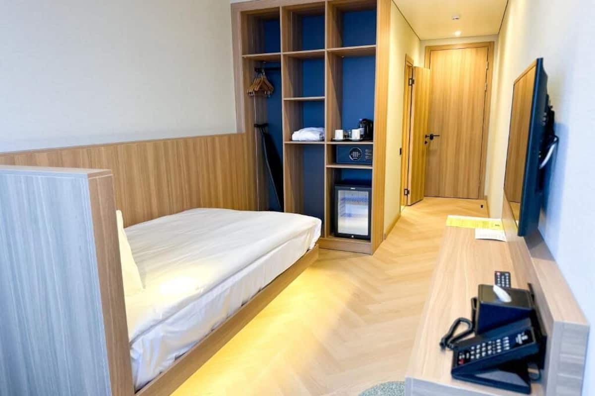 Standard Single Room, City View | In-room safe, iron/ironing board, WiFi (free)