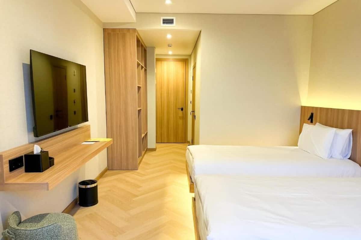 Standard Twin Room, City View | In-room safe, iron/ironing board, WiFi (free)