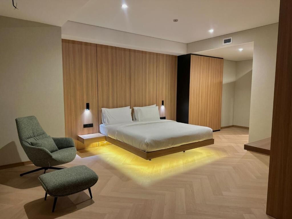 Junior Suite, City View | Peti besi dalam bilik, seterika/papan seterika, Wi-fi percuma 
