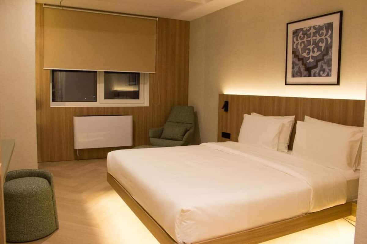 Standard Double Room, City View | In-room safe, iron/ironing board, WiFi (free)