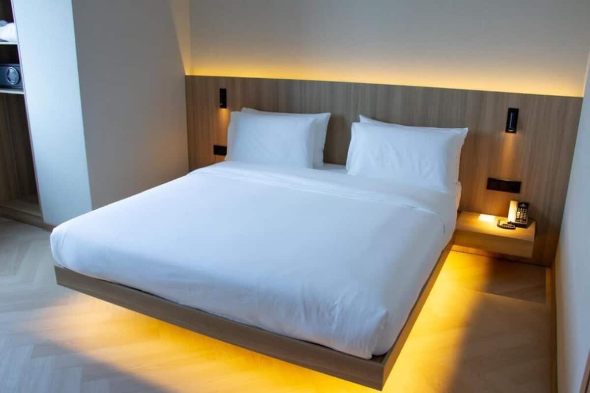 Luxury Suite, City View | In-room safe, iron/ironing board, WiFi (free)