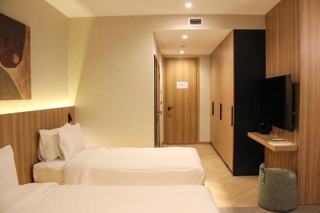 Deluxe Twin Room | Peti besi dalam bilik, seterika/papan seterika, Wi-fi percuma 